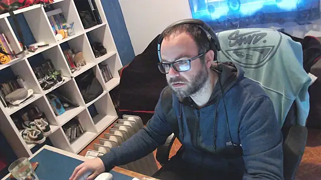 ravingr4d4 online show from 02/11/25, 09:09