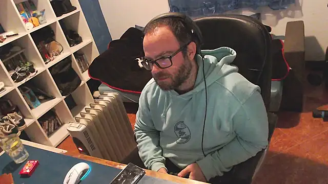 ravingr4d4 online show from 02/12/25, 09:33