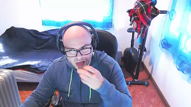 ravingr4d4 online show from 02/19/25, 03:27