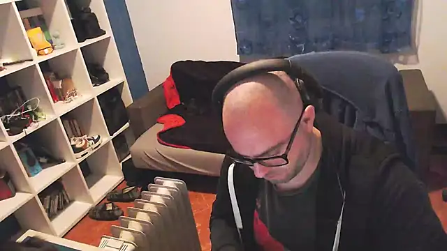 ravingr4d4 online show from 02/20/25, 10:26