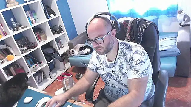 ravingr4d4 online show from 10/23/25, 10:47