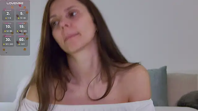 Snapshot of LilyRoselyn chatting on 11/08/25, 01:17 LilyRoselyn online show from 11/08/25, 01:17