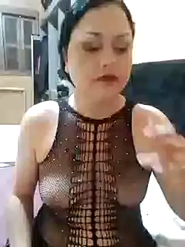 Snapshot of LilithRos3 chatting on 10/17/25, 08:33 LilithRos3 online show from 10/17/25, 08:33