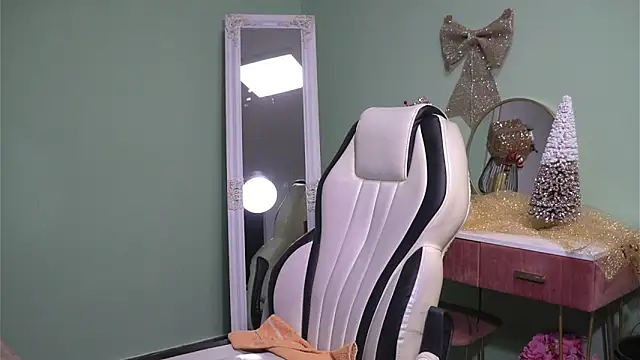 CelineConner online show from 12/13/24, 05:05