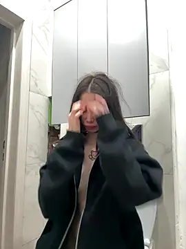 Snapshot of Yunasi chatting on 12/08/24, 12:41 Yunasi online show from 12/08/24, 12:41