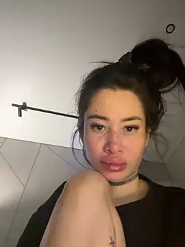 Snapshot of Yunasi chatting on 03/09/25, 12:53 Yunasi online show from 03/09/25, 12:53