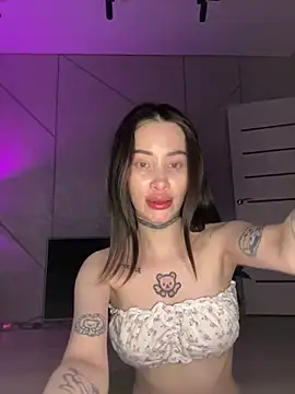 Snapshot of Yunasi chatting on 03/22/25, 11:53 Yunasi online show from 03/22/25, 11:53