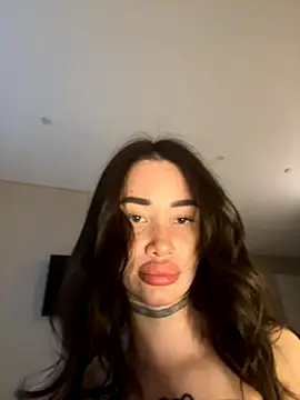 Snapshot of Yunasi chatting on 09/11/25, 01:55 Yunasi online show from 09/11/25, 01:55