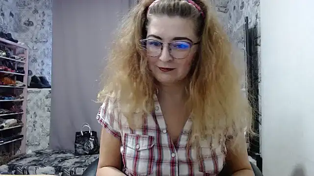 Helen1974 online show from 01/28/25, 01:05