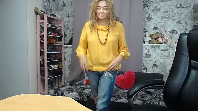 Snapshot of Helen1974 chatting on 10/06/25, 05:54 Helen1974 online show from 10/06/25, 05:54