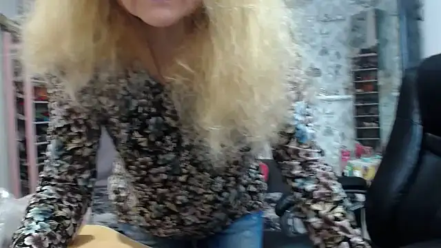 Snapshot of Helen1974 chatting on 10/07/25, 09:45 Helen1974 online show from 10/07/25, 09:45