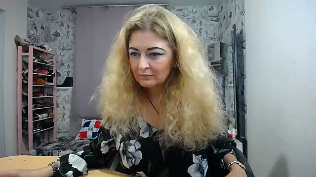 Snapshot of Helen1974 chatting on 10/25/25, 03:40 Helen1974 online show from 10/25/25, 03:40