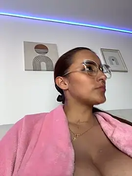 Snapshot of Seized_lust chatting on 11/15/25, 07:21 Seized lust online show from 11/15/25, 07:21