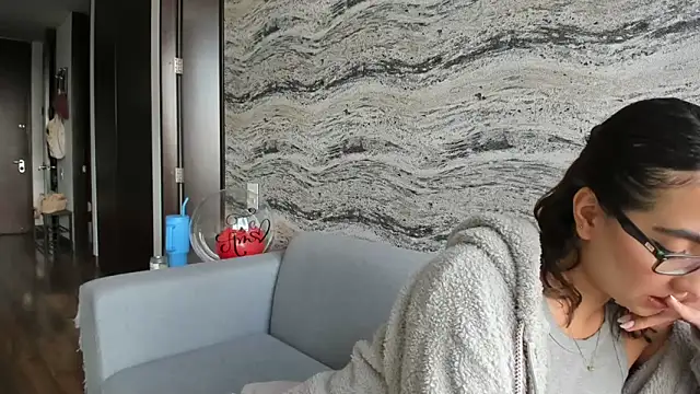 Snapshot of Sophi__a chatting on 10/21/25, 08:42 Sophi  a online show from 10/21/25, 08:42