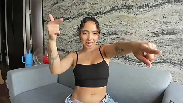 Snapshot of Sophi__a chatting on 10/24/25, 08:27 Sophi  a online show from 10/24/25, 08:27