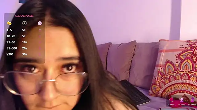 Snapshot of Megan_FE chatting on 10/18/25, 01:34 Megan FE online show from 10/18/25, 01:34