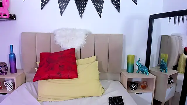 Zoe Gruber online show from 12/22/24, 01:34