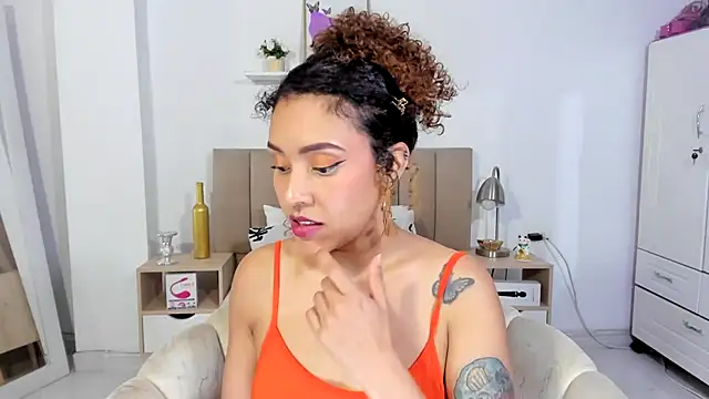Zoe Gruber online show from 06/10/26, 11:57