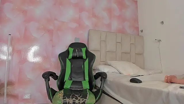 emily lean  online show from 10/01/25, 02:06