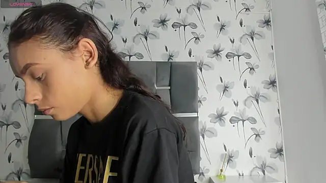 Ehotloveaxxx online show from 12/18/24, 01:56