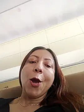 Snapshot of malusexy33 chatting on 10/04/25, 06:50 malusexy33 online show from 10/04/25, 06:50