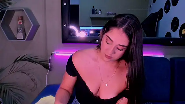 Snapshot of Sussy_Bell01 chatting on 12/09/24, 08:33 Sussy Bell01 online show from 12/09/24, 08:33