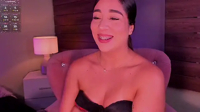 Snapshot of Sussy_Bell01 chatting on 03/15/25, 12:04 Sussy Bell01 online show from 03/15/25, 12:04