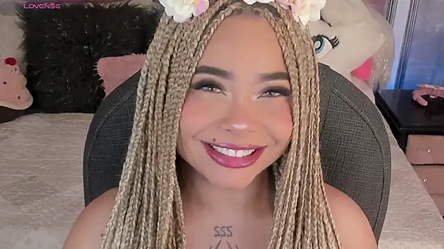 Snapshot of conny__curly chatting on 11/09/25, 01:09 conny curly online show from 11/09/25, 01:09