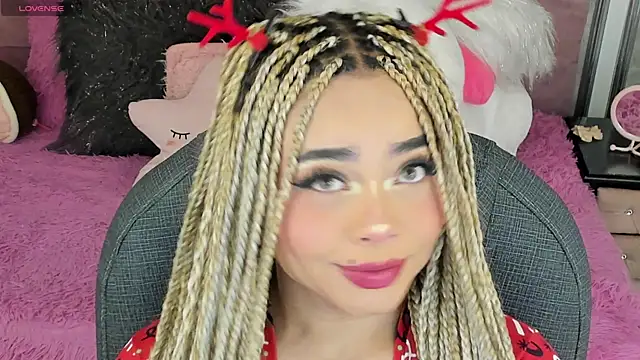 Snapshot of conny__curly chatting on 12/14/25, 01:27 conny curly online show from 12/14/25, 01:27