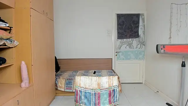 Snapshot of hot_muscle chatting on 11/06/25, 05:47 hot muscle online show from 11/06/25, 05:47