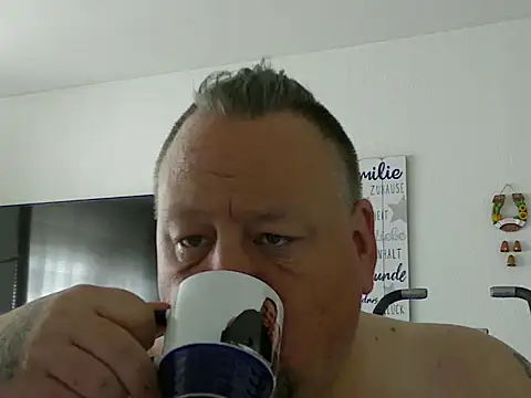 Snapshot of pimmelmann3 chatting on 04/17/26, 10:29 pimmelmann3 online show from 04/17/26, 10:29