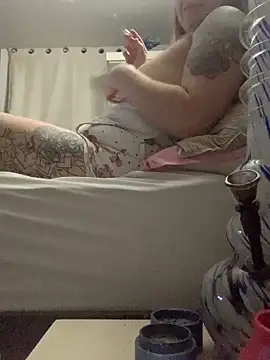 Snapshot of Mymy_Stevo_420 chatting on 12/15/25, 02:16 Mymy Stevo 420 online show from 12/15/25, 02:16