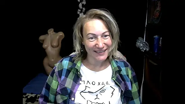 wLESLYMOSw online show from 09/25/25, 08:40