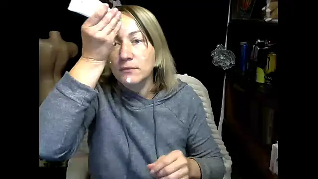 wLESLYMOSw online show from 09/29/25, 09:25