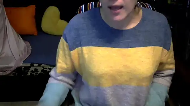 wLESLYMOSw online show from 10/24/25, 09:06