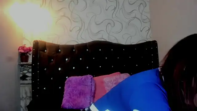 Snapshot of moniquehicks chatting on 10/15/25, 03:23 moniquehicks online show from 10/15/25, 03:23