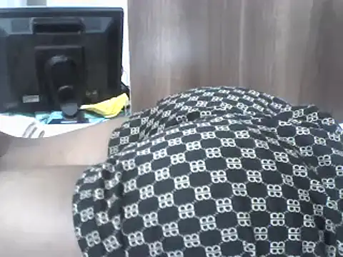 TOP SHEE07 online show from 02/25/25, 09:35