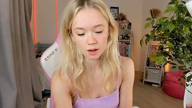 Snapshot of Lily_Young chatting on 10/23/25, 04:23 Lily Young online show from 10/23/25, 04:23