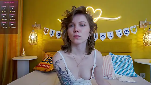 Snapshot of lessysweety chatting on 09/29/25, 03:11 lessysweety online show from 09/29/25, 03:11