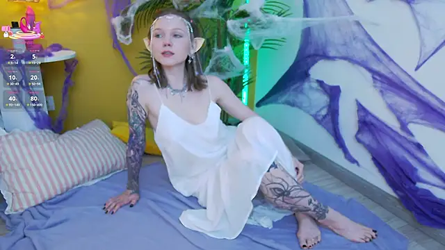 Snapshot of lessysweety chatting on 10/24/25, 03:03 lessysweety online show from 10/24/25, 03:03