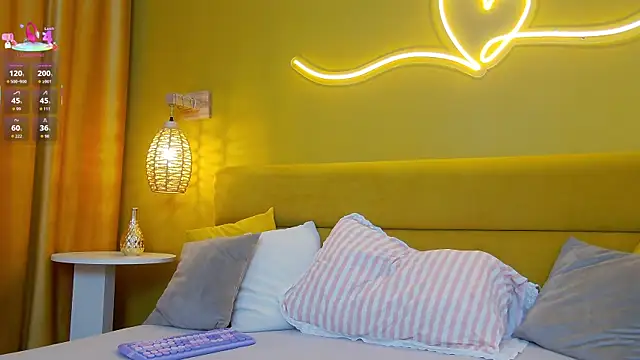 Snapshot of lessysweety chatting on 11/05/25, 04:12 lessysweety online show from 11/05/25, 04:12