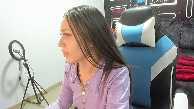 Carolina hernandez22 online show from 01/11/25, 02:20