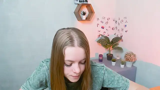 AliceFlirtt  online show from 09/19/25, 08:49