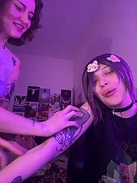 Dooubletroublee online show from 06/14/26, 10:23