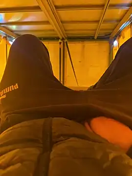 Snapshot of cussy007 chatting on 12/04/24, 11:41 cussy007 online show from 12/04/24, 11:41