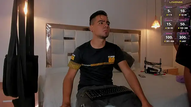 Snapshot of PittAndLunaa chatting on 11/06/25, 12:17 PittAndLunaa online show from 11/06/25, 12:17