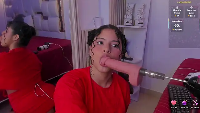 Snapshot of PittAndLunaa chatting on 11/15/25, 01:07 PittAndLunaa online show from 11/15/25, 01:07