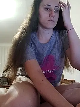 Snapshot of emeli_moon chatting on 10/25/25, 06:46 emeli moon online show from 10/25/25, 06:46