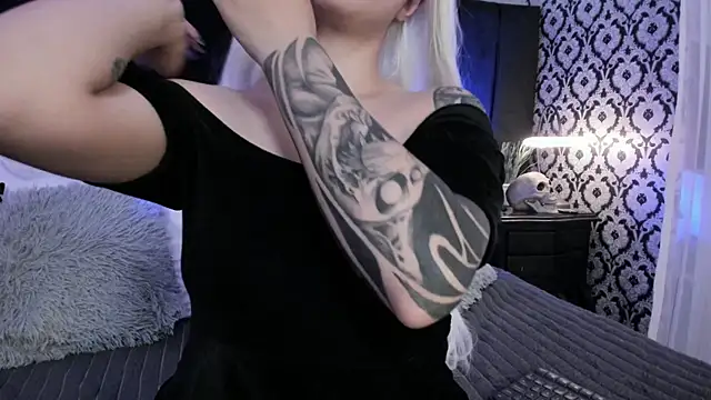 Snapshot of Adeelinee chatting on 11/07/25, 07:36 Adeelinee online show from 11/07/25, 07:36