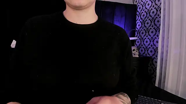 Snapshot of Adeelinee chatting on 12/03/25, 07:56 Adeelinee online show from 12/03/25, 07:56